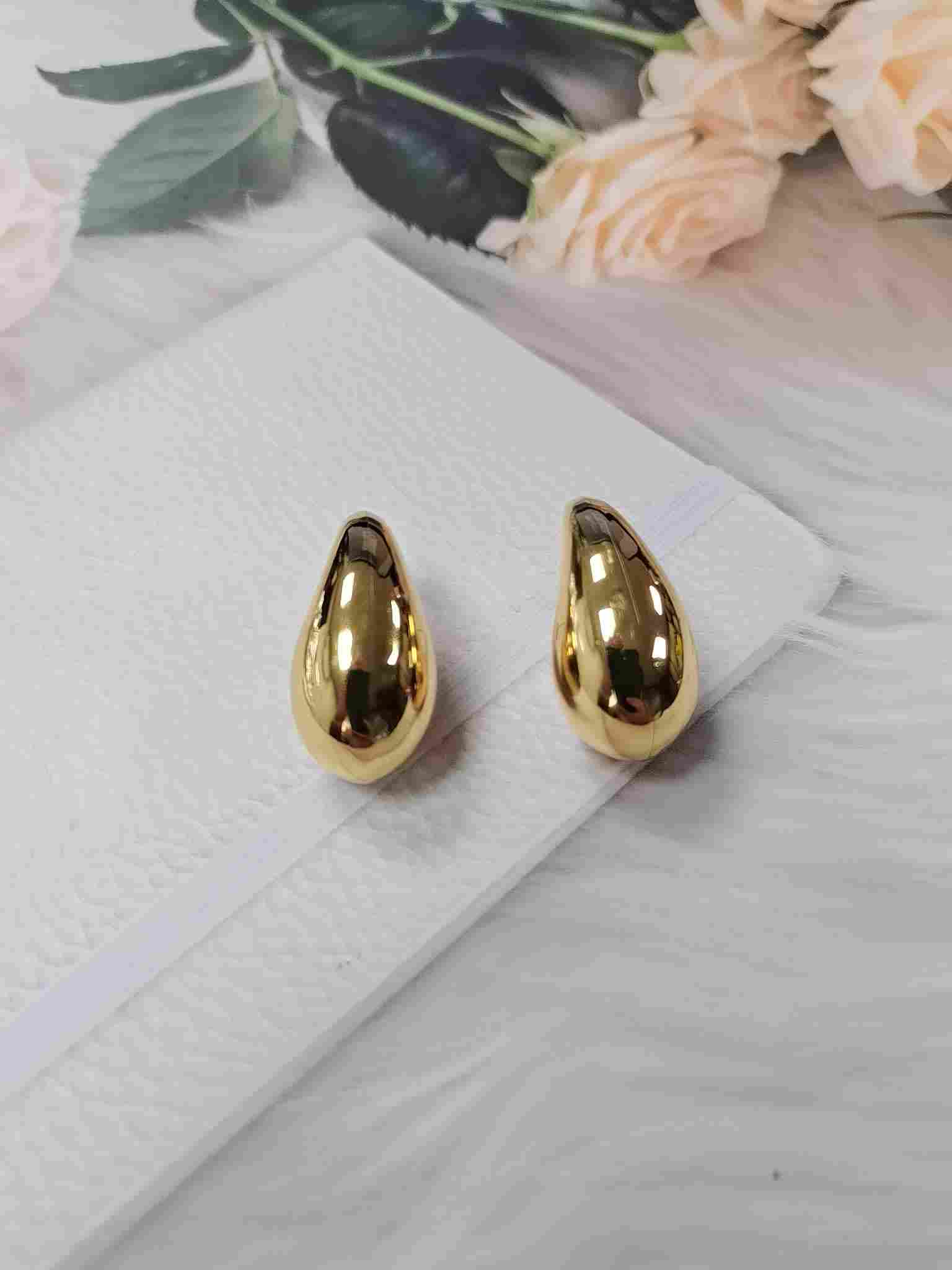 Water drop trend stud earring