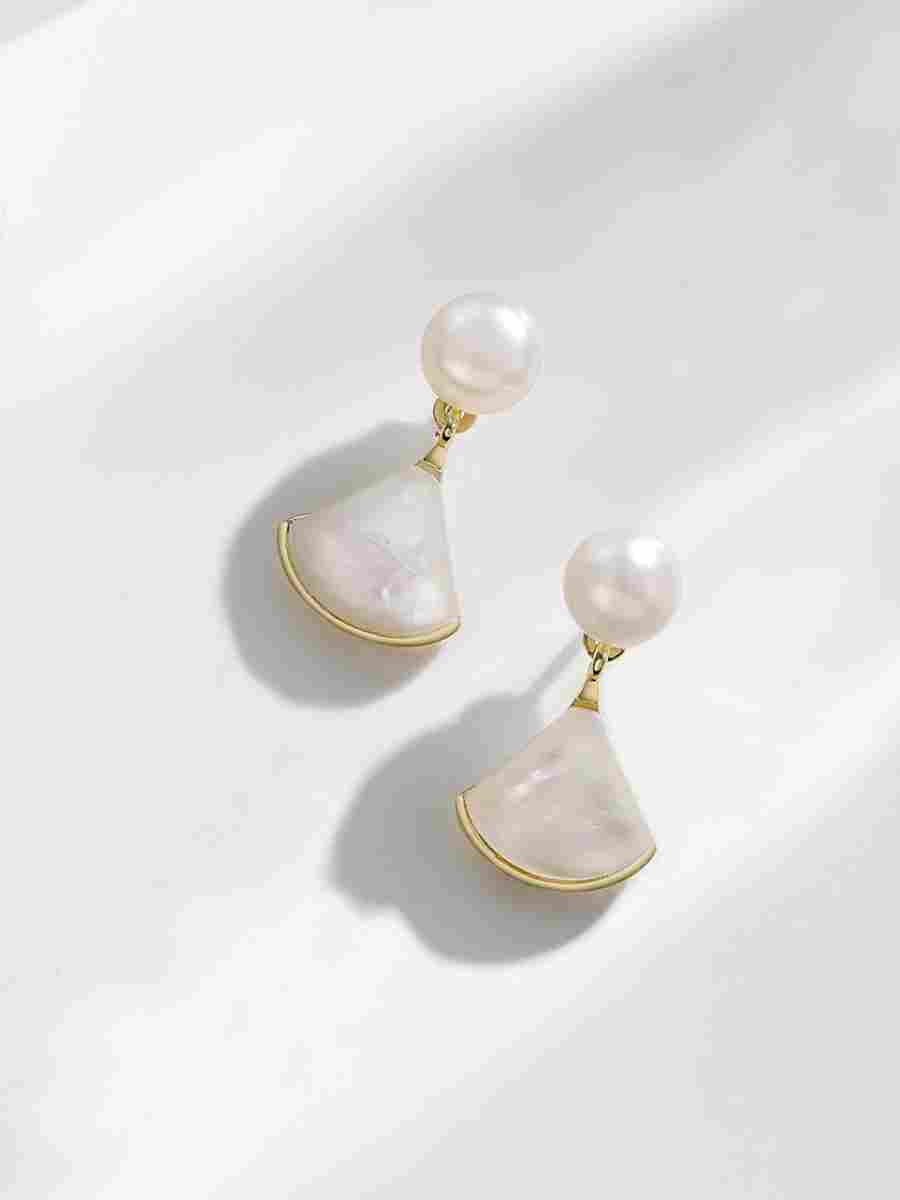 Pearl Earring