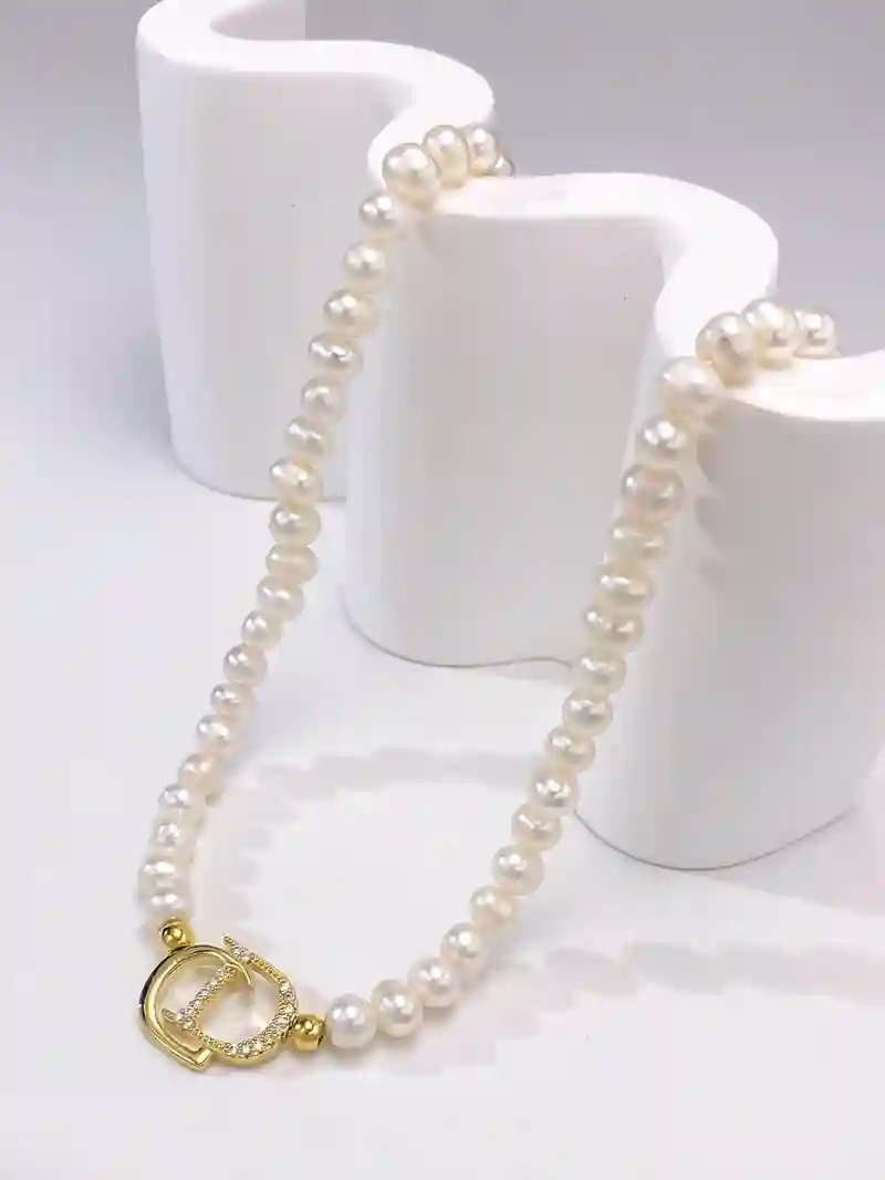 White Pearl Elegant Necklace